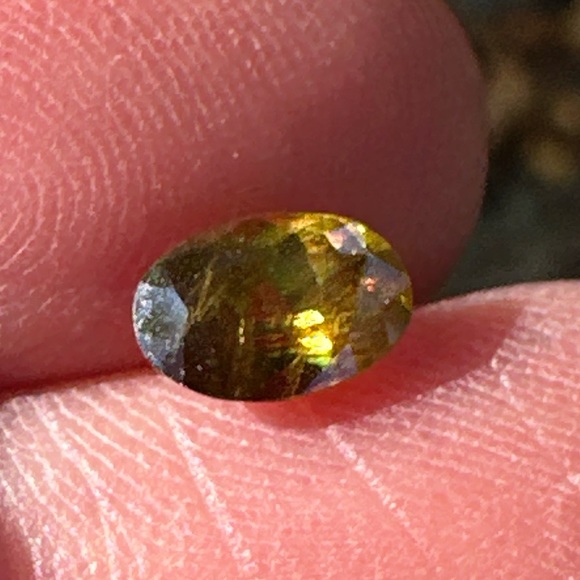 Chrome Green (Sphene) 0.80 CT’s Attractive piece - Picture 12 of 17